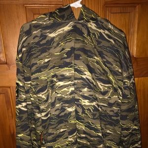 Men’s M Xo hoodie camp print